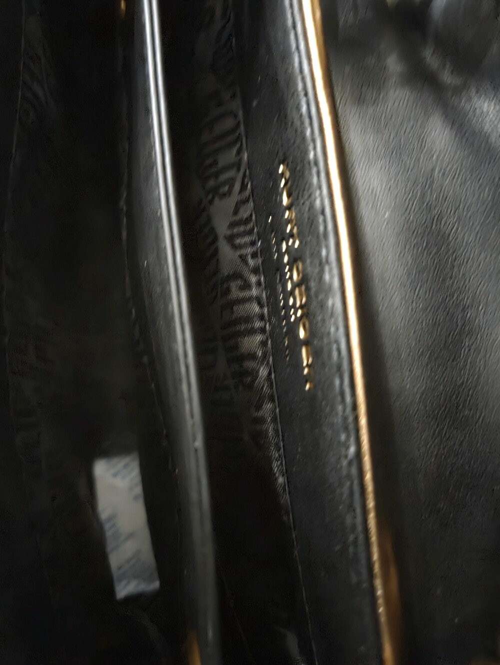 Kurt Geiger Bronze Quilted Leather Shoulder Bag with Chain Strap. Has Scuff - Picture 8 of 9